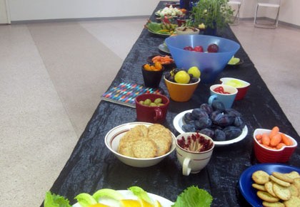 värikkäät taidenäyttelyn avajaiset