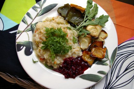 kukkakaalimuhennosta ja paahdettuja&nbsp;kasviksia