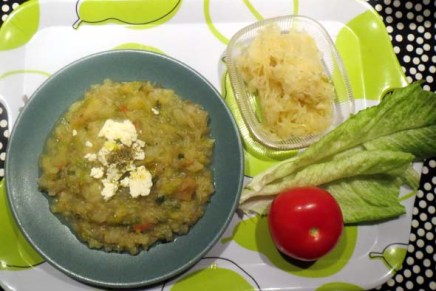 fenkolimuhennosta ja hapankaalia