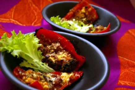 täytettyjä suippopaprikoita