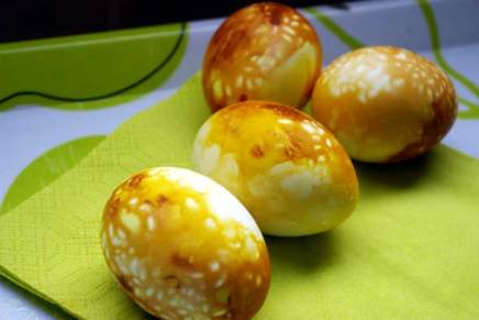 marmoroituja pääsiäismunia