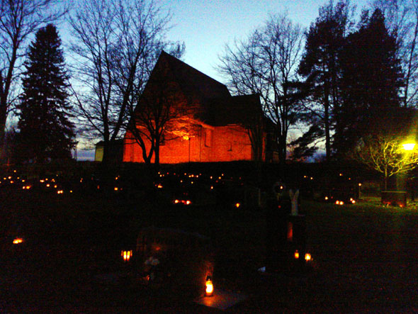 PYHÄN RISTIN KIRKKO PYHÄINPÄIVÄNÄ