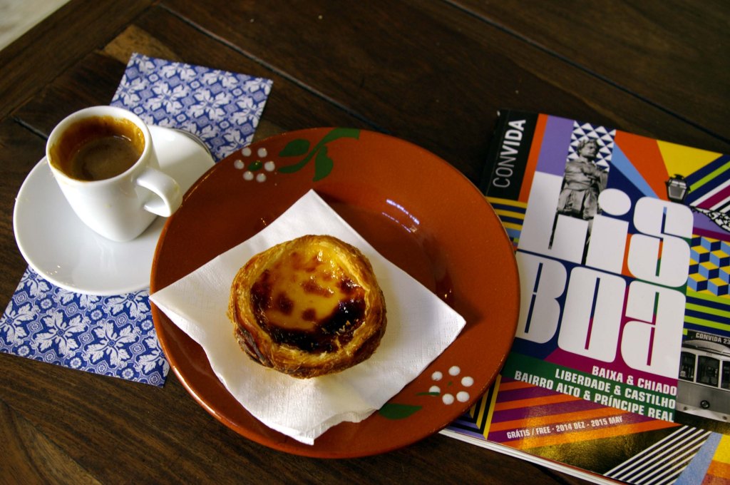 VAHVA KAHVI JA VANILJALEIVOS NAM