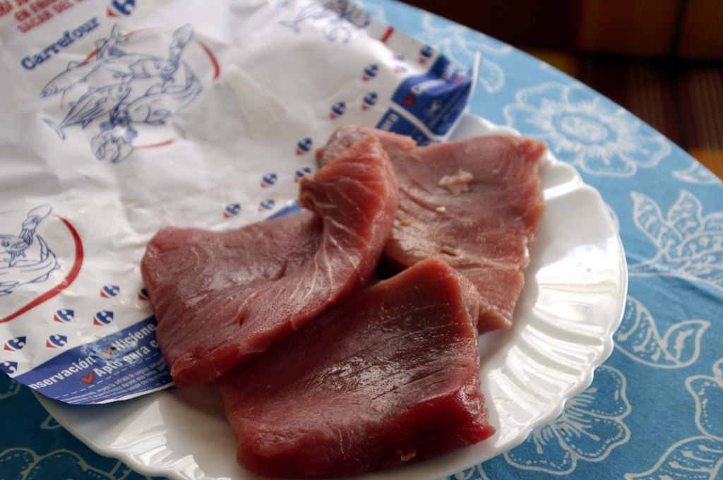 TUORETTA TONNIKALAA - KAKSI EUROA PIHVI