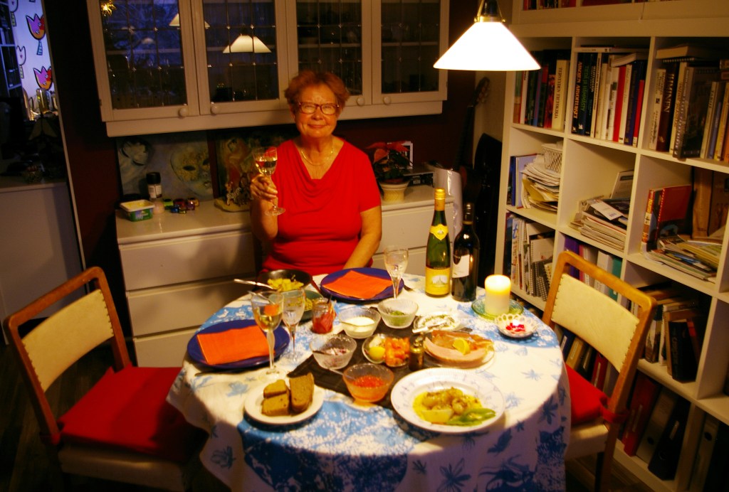 JOULUPÄIVÄN ATERIALLA OLI TARJOLLA MM. KA