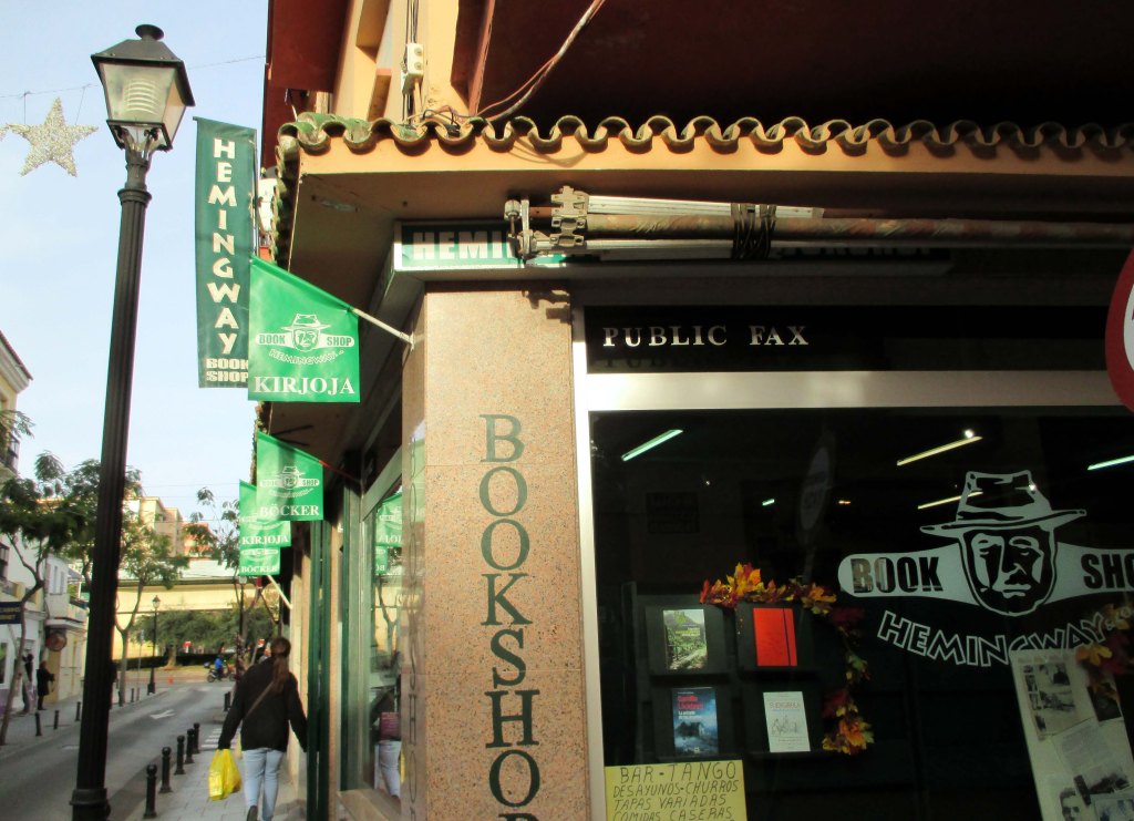 SUOSIKKIKIRJAKAUPPANI MYY MYÖS KÄYTETTYJÄ KIRJOJA