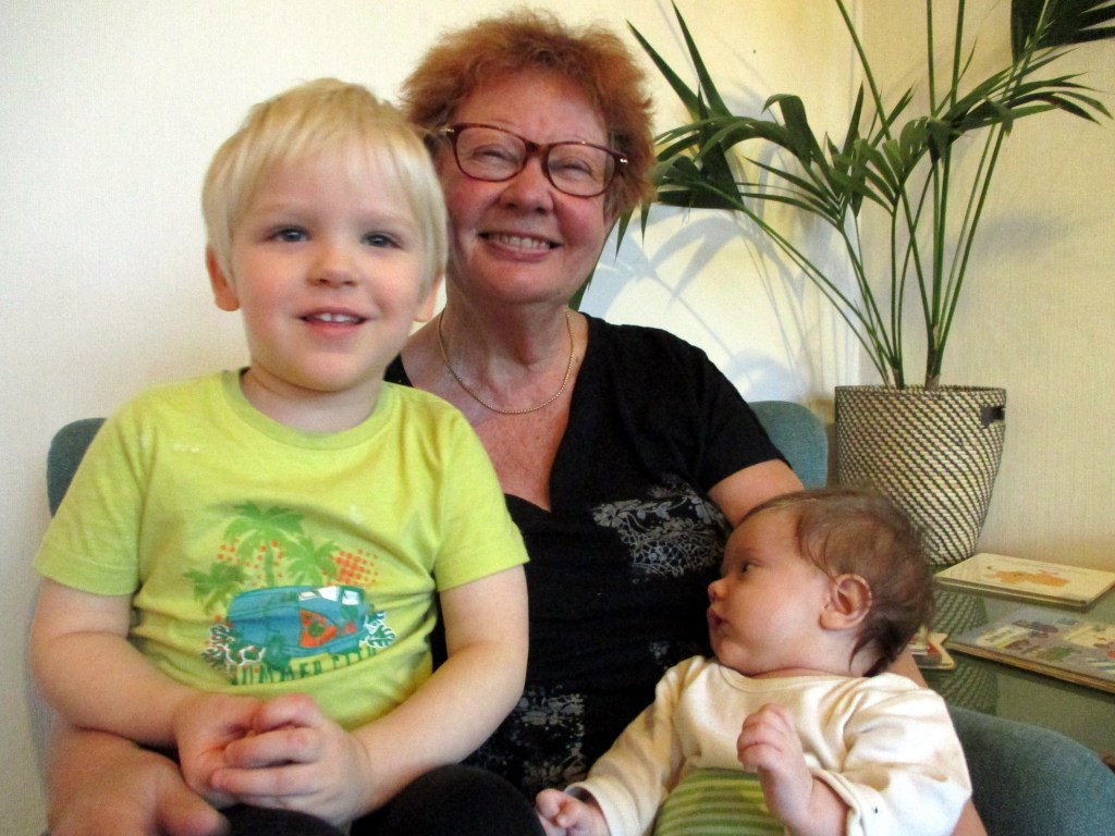 SYLISSÄ VANHIN JA NUORIN LASTENLAPSI