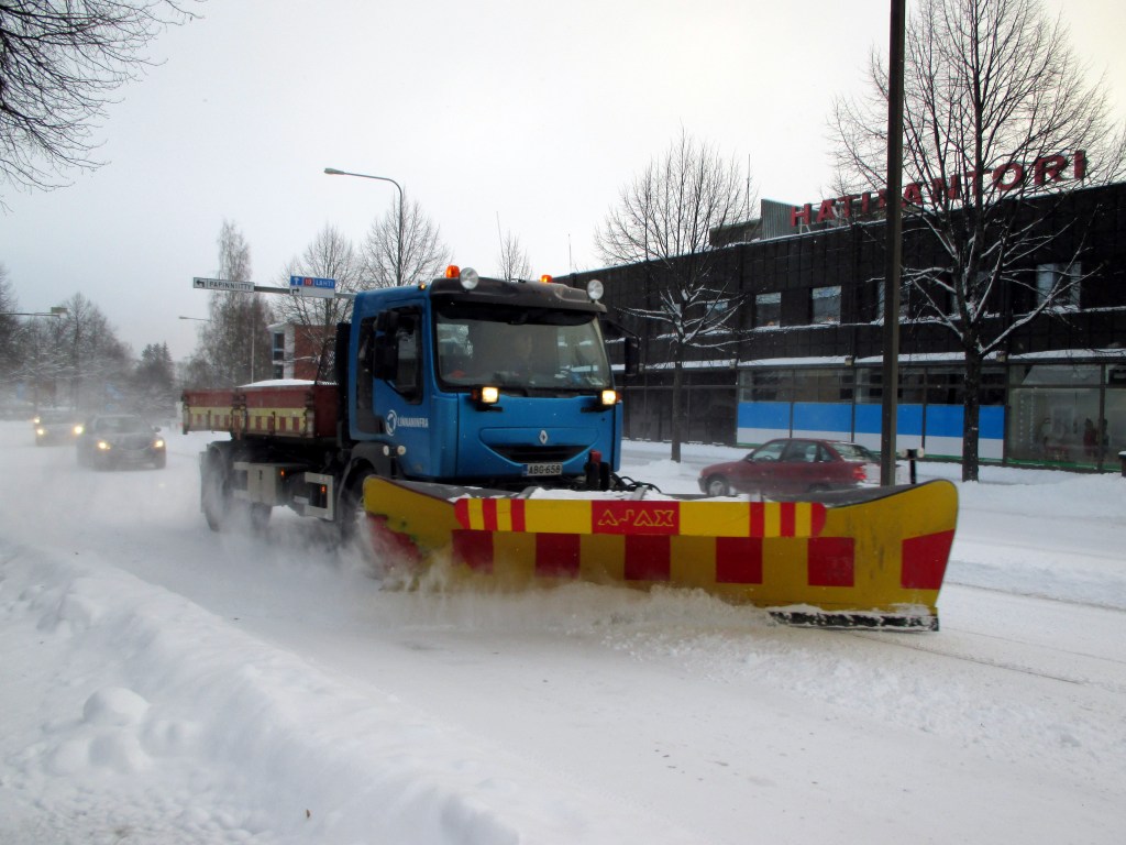 NÄIMME PÄIVÄKÄVELYLLÄ NELJÄ LUMIAURAA