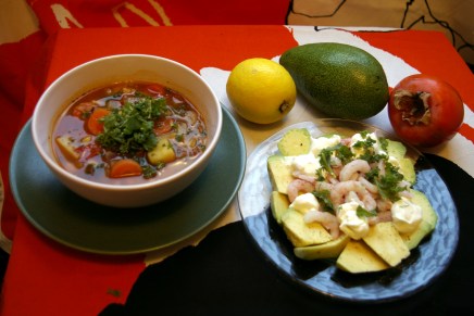 fenkoli-lehtikaalikeittoa ja avocadokatkarapuja