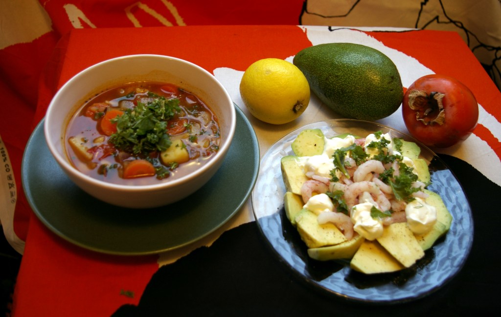 KUUMAA KEITTOA JA KYLMIÄ KATKARAPUJA