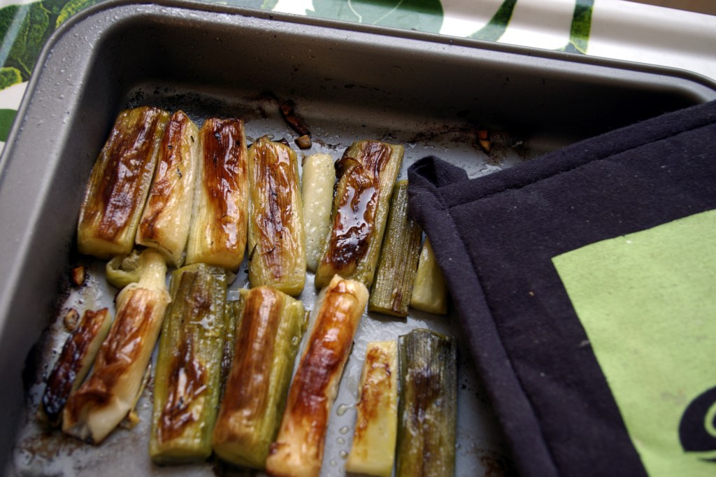 KUUMASSA UUNISSA PAAHDETTUJA PURJOJA