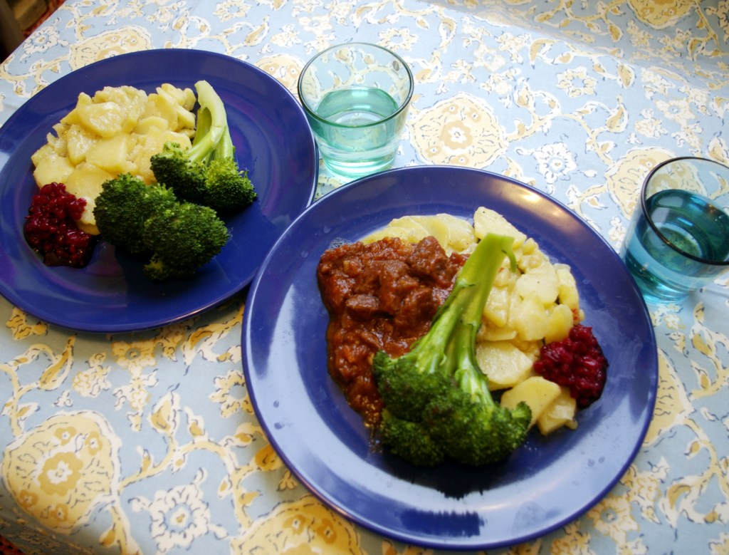 TULISTA LIHAPATAA JA KERMAPERUNOITA