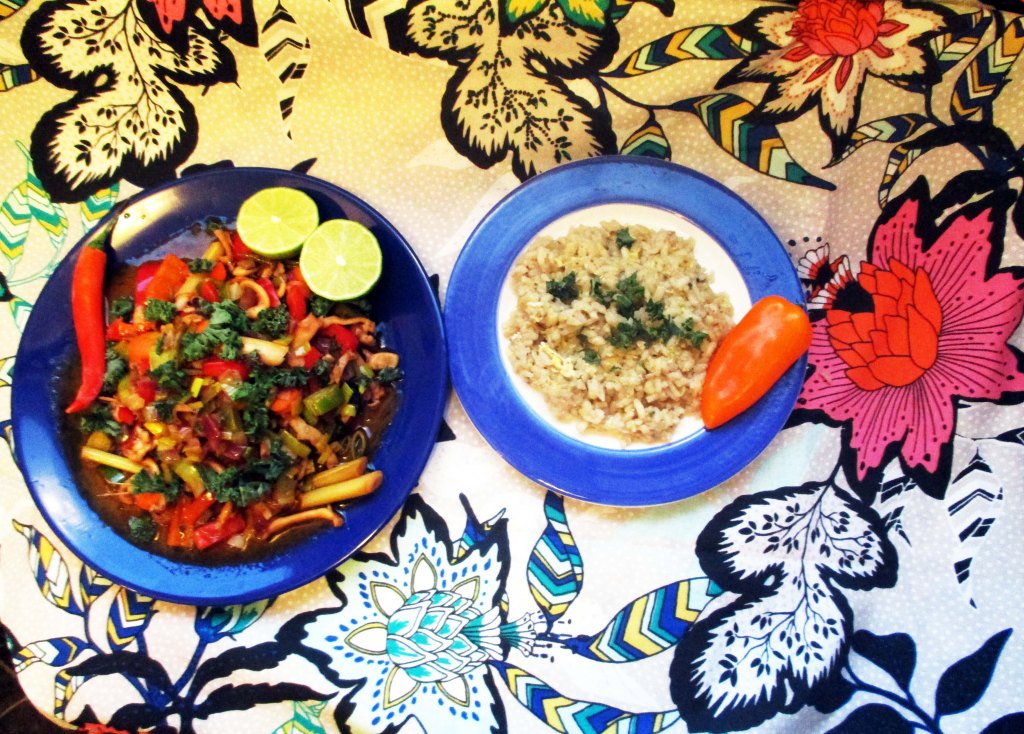 SEEPIAWOKKI JA PAISTETTUA RIISIÄ