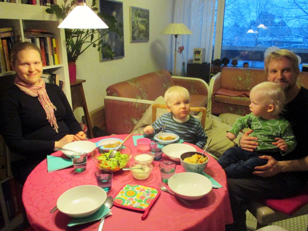 NÄLKÄISIÄ SUNNUNTAIVIERAITA