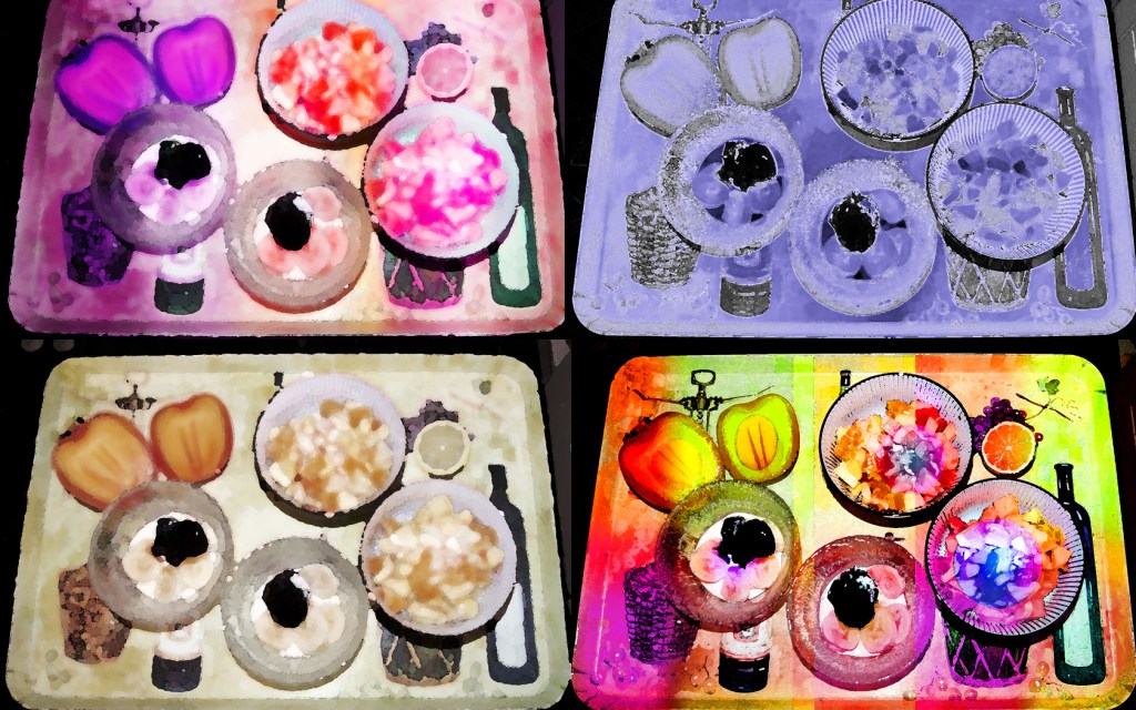 VÄRIKKÄITÄ TARJOTTIMIA