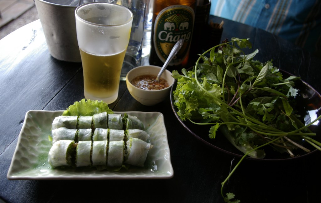 VIETNAMILAISIA TUOREITA KEVÄTKÄÄRYLEITÄ