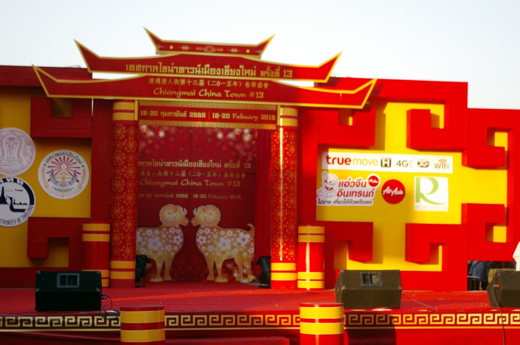 ENSIMMÄISET LAMPAAT KATUKUVASSA