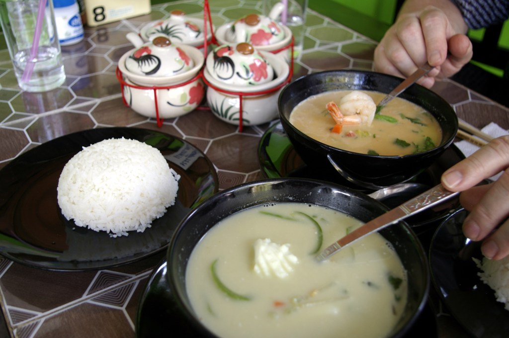 VIHREÄÄ JA PUNAISTA CURRYA