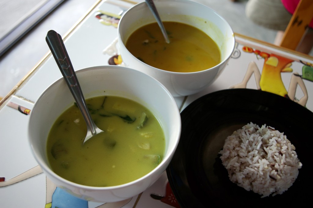 VIHREÄÄ JA PUNAISTA CURRYA, NAM