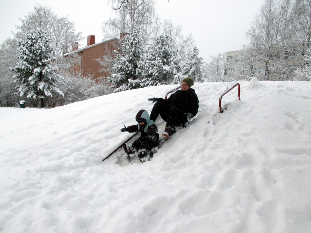 LIUKUMÄESSÄ SAMU JA ANNA