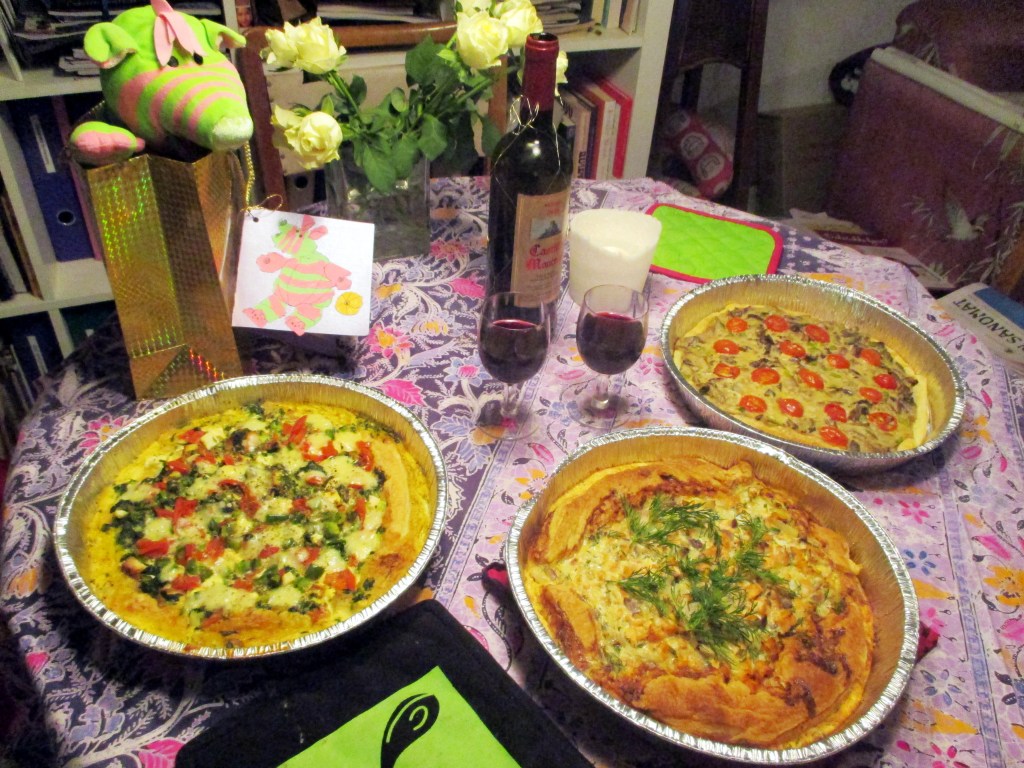 NIMIÄISPIIRAITA FETA-PINAATTI, LOHI- JA SIENITÄYTTEILLÄ