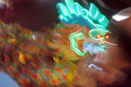 kaupunki ping-joen rannalla