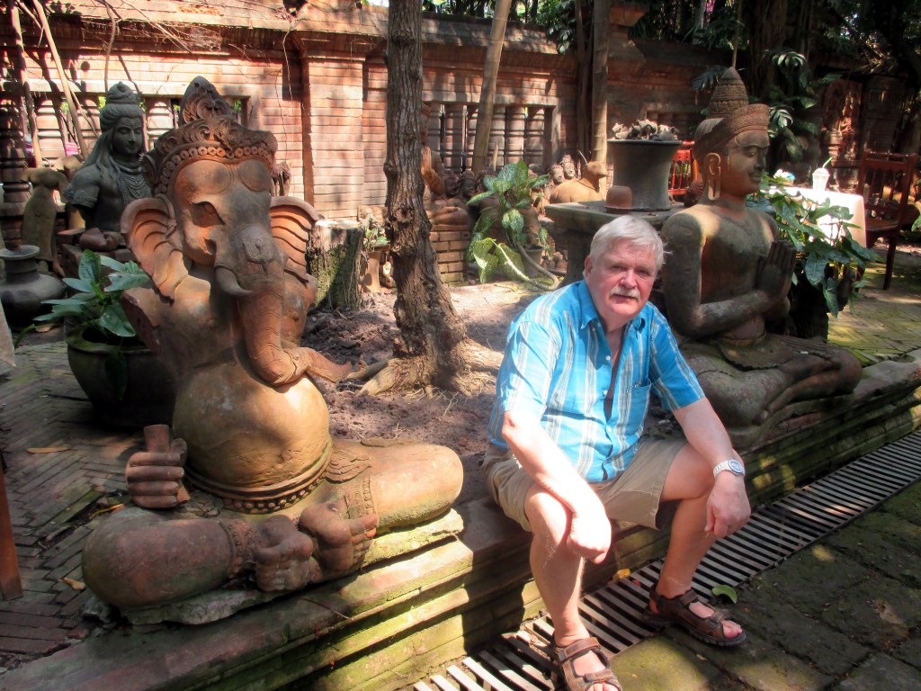 JUSSI TUNSI SYMPATIAA GANESHAA KOHTAAN JA ISTAHTI VIEREEN