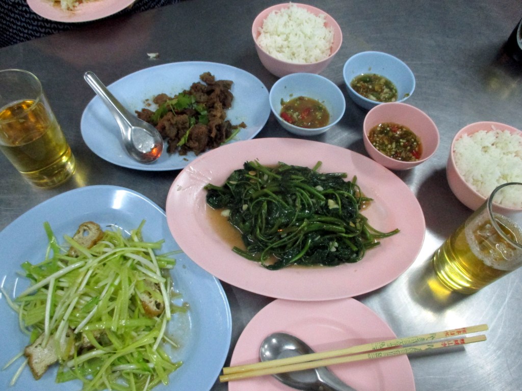 VALKOSIPULINTUOKSUINEN ILLALLINEN