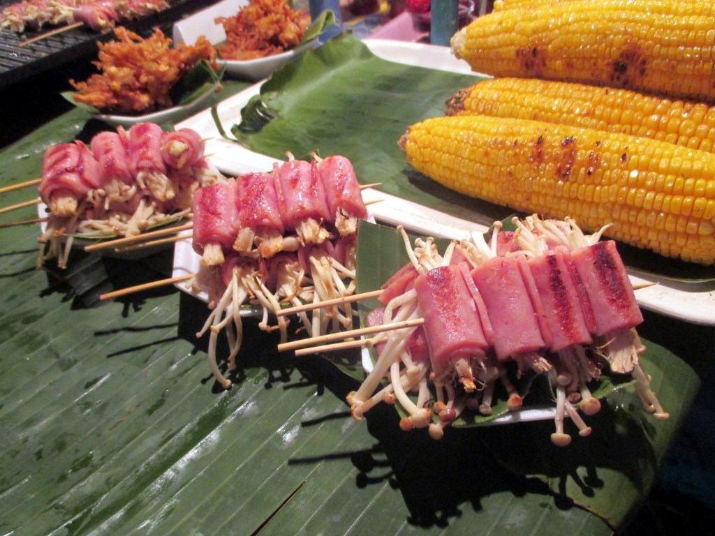 GRILLATTUJA PEKONIIN KÄÄRITTYJÄ SIENIÄ