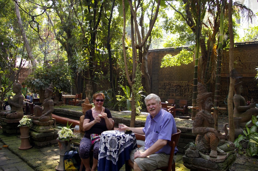 PÄIVÄKAHVIT TERRAKOTTAPUUTARHASSA