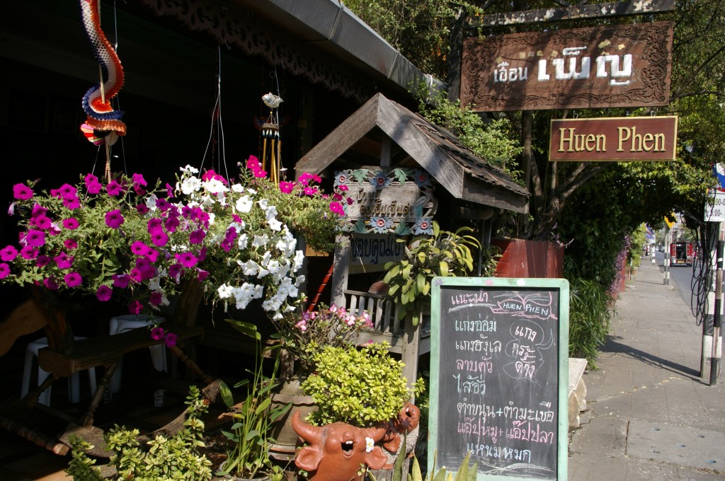 LOUNASPAIKKA POHJOIS-THAIMAAN TYYLIIN