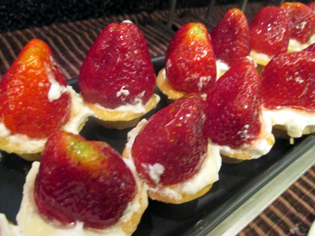 MANSIKAT OLIVAT KOREITA JA HAPPAMIA