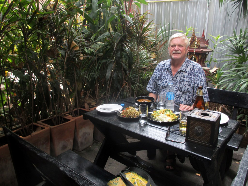 SWANIN PUUTARHARAVINTOLASSA