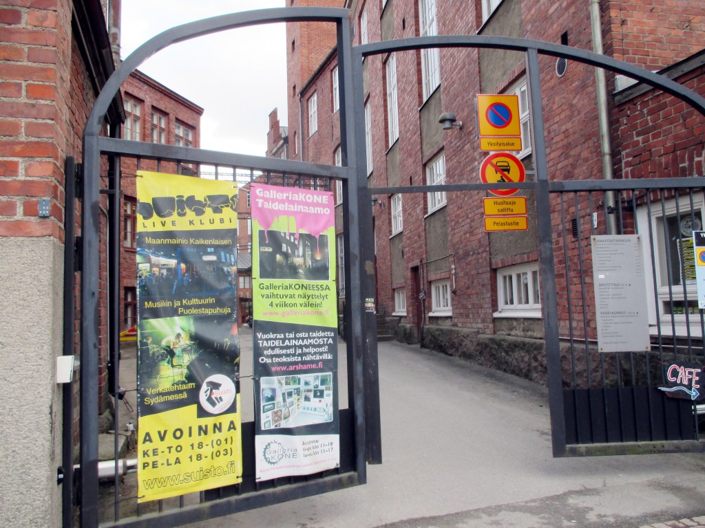 TAIDELAINAAMO JA GALLERIA KONE LÖYTYVÄT VERKATEHTAALTA