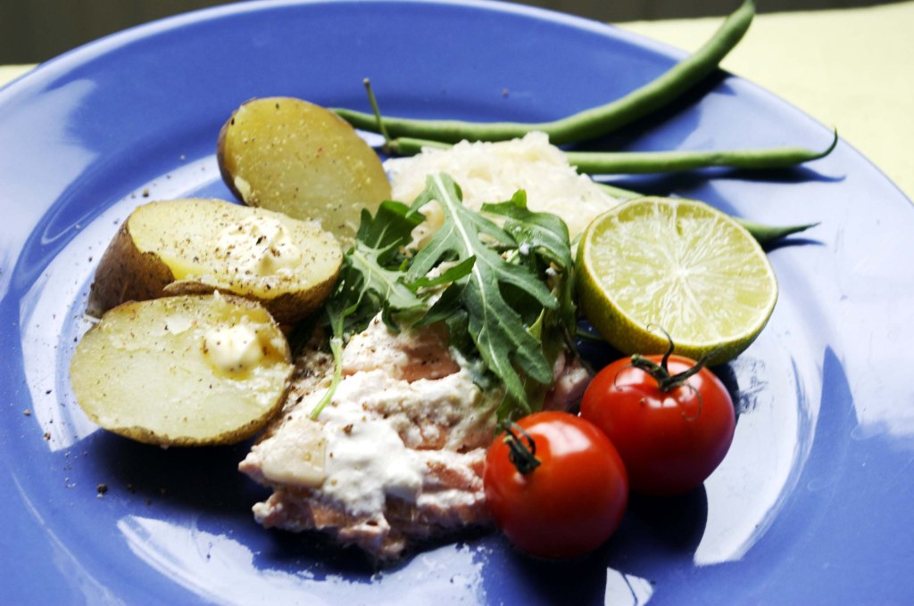 JOGURTTILOHTA, KUORIPERUNOITA JA HAPANKAALIA