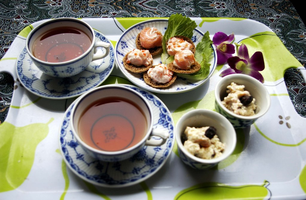 TEETÄ JA PIKKUSUOLAISTA JA PIKKUMAKEAA