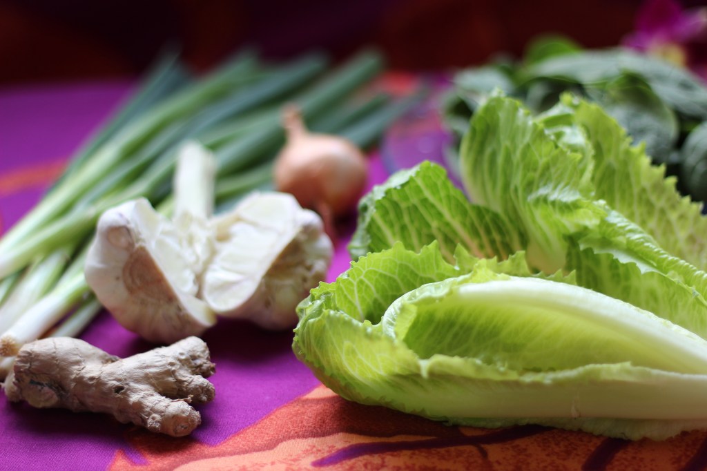 KEVÄÄN VIHREÄÄ RUOKAPÖYTÄÄN