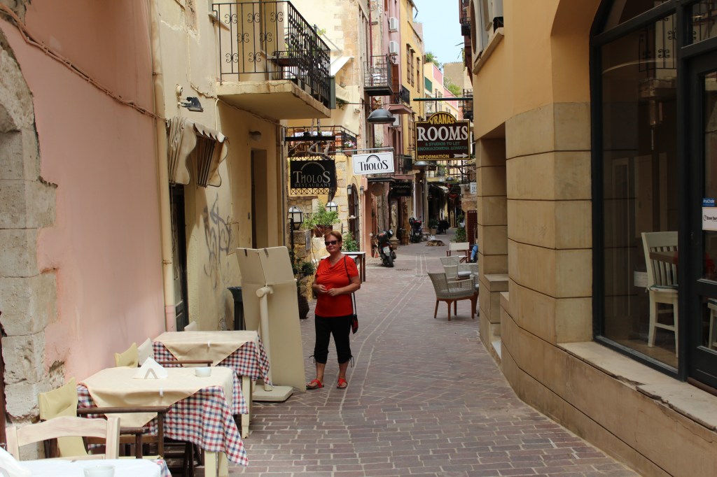 PIKKUKUJILTA LÖYTYI PIKKURAVINTOLOITA