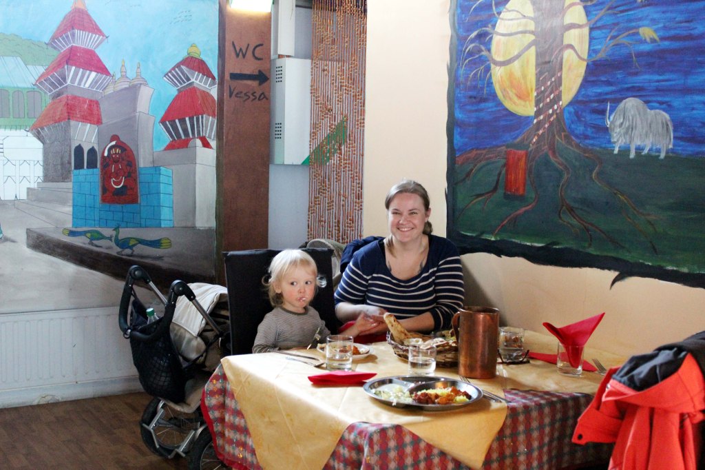 NEPALILAINEN RUOKA - JA ERITYISETI JÄLKIRUOKA - MAISTUI SAMULLEKIN