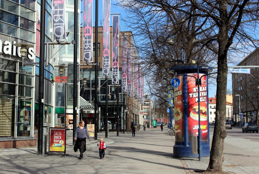 SEIKKAILULLA SUURESSA KAUPUNGISSA