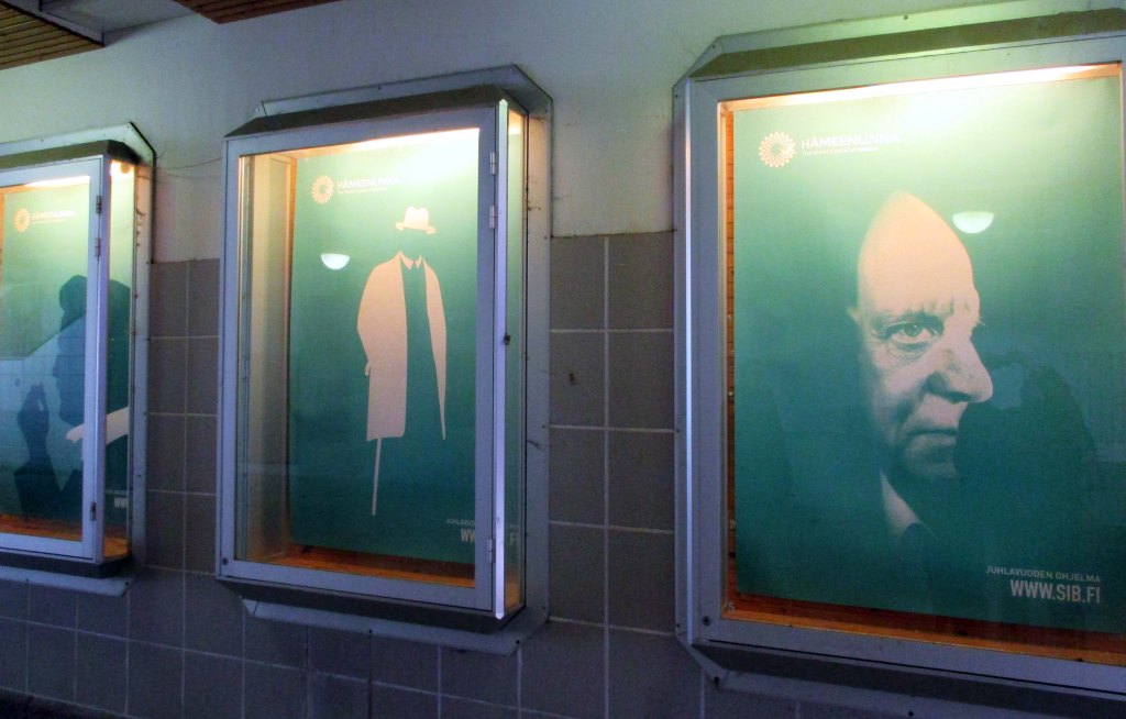 SIBELIUS-JULISTEITA ASEMATUNNELISSA