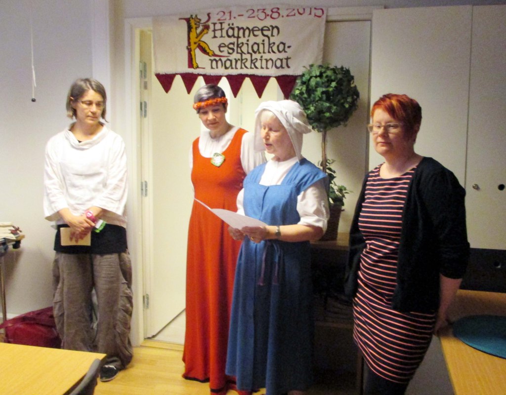 EMÄNTÄRYHMÄMME ESITTÄYTYY KESKIAIKAISESSA HENGESSÄ