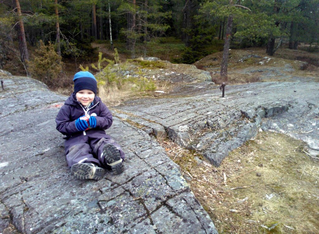 OTSON KANSSA KEVÄTRETKELLÄ - KUVA KÄNNYKKÄKAMERALLA