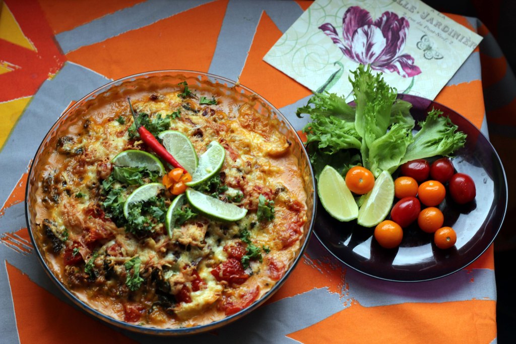 VALMIS HÖYRYÄVÄN KUUMA UUNIVUOKA