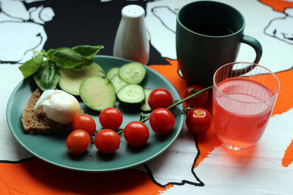 AAMIAISEN TEEMANA OLI VÄHÄN JA HYVÄÄ