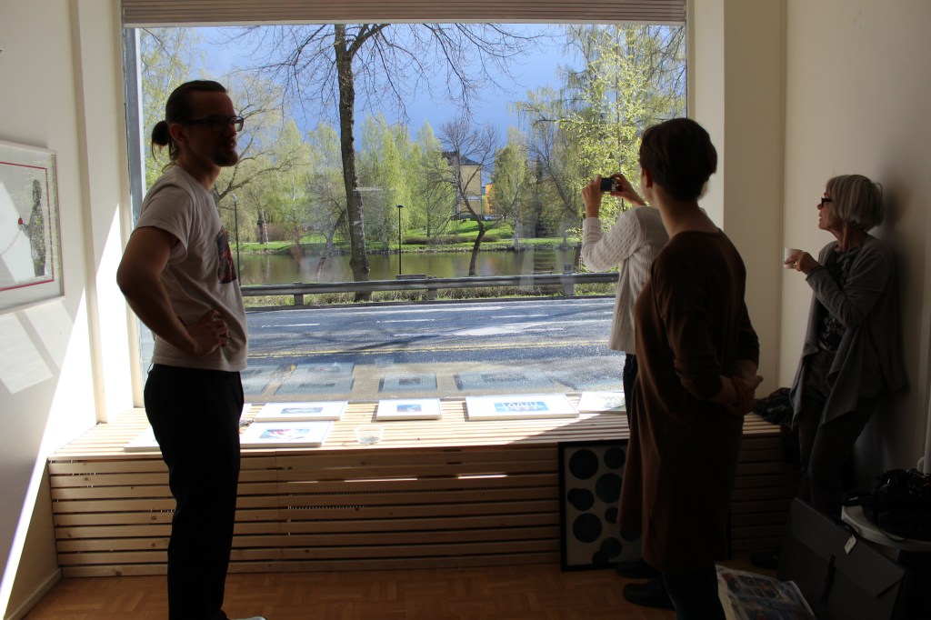 GALLERIASTAMME ON KUVANKAUNIS NÄKYMÄ JÄRVELLE