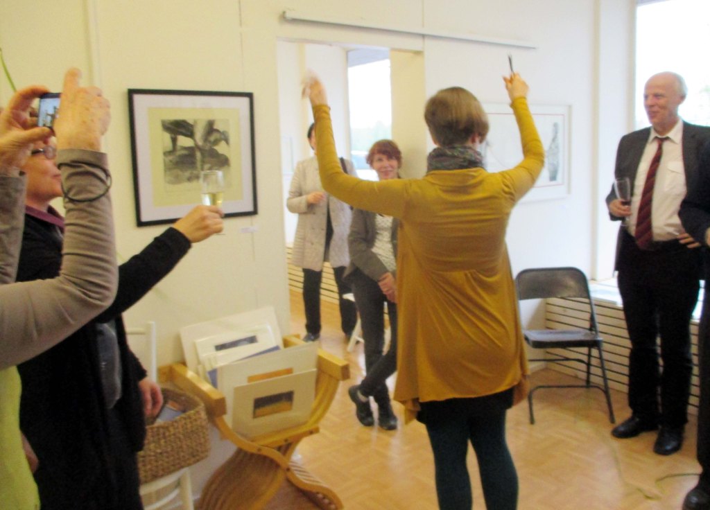 JEE - GALLERIA PAPERIHUONE ON VIRALLISESTI AVATTU