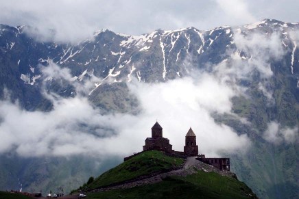 georgia mustanmeren ja kaukasian&nbsp;välissä