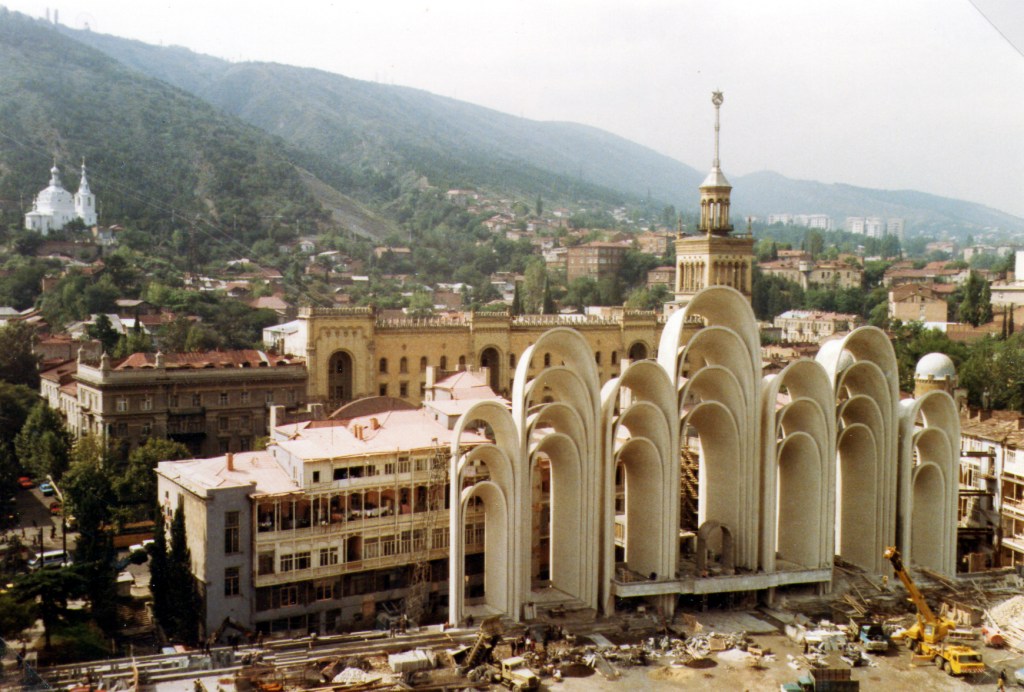 PERILLÄ TBILISISSÄ