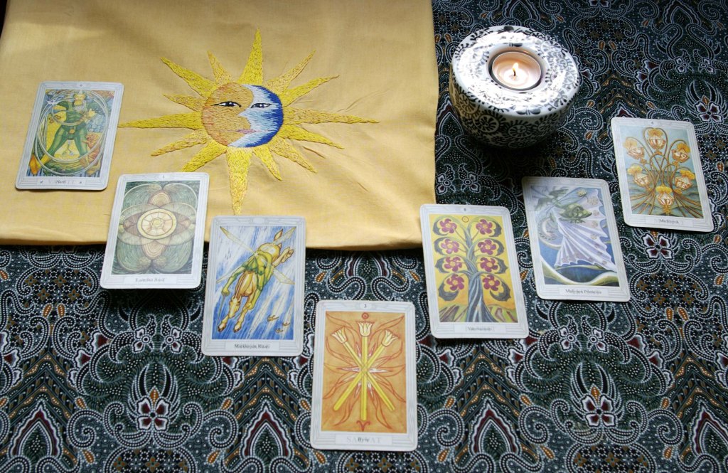 ENNUSTAJAEUKKO ENNUSTI ITSELLEEN